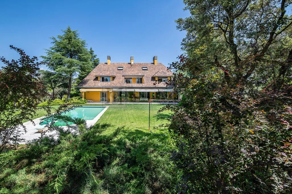 House 1200m² in Portugal, Lisbon. Priced at 9500000€ rent photo-4