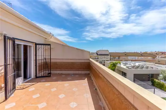 Flat 121m² in France, La Hard Fréné. Priced at 196500€ rent photo-1