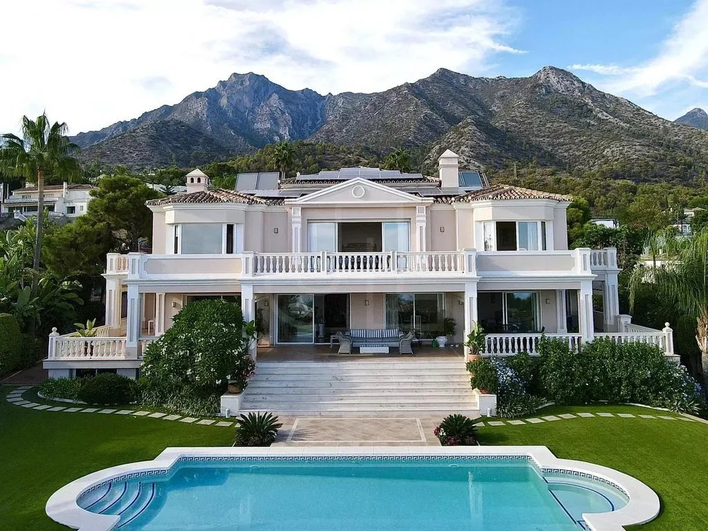 Villa 1181m² in Portugal, Oeirash. Priced at 9500000€ rent photo-3