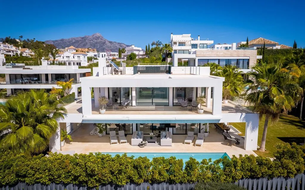 Villa 357m² in Portugal, Oeirash. Priced at 2950000€ rent photo-1