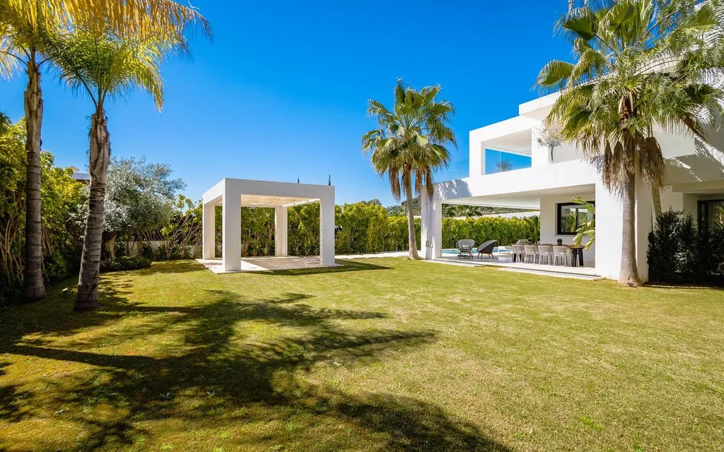 Villa 357m² in Portugal, Oeirash. Priced at 2950000€ rent photo-3
