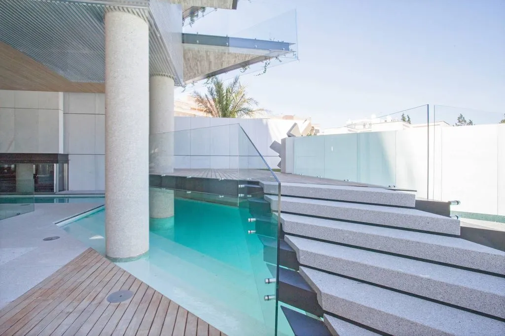 House 370m² in Portugal, Lisbon. Priced at 2975000€ rent photo-3