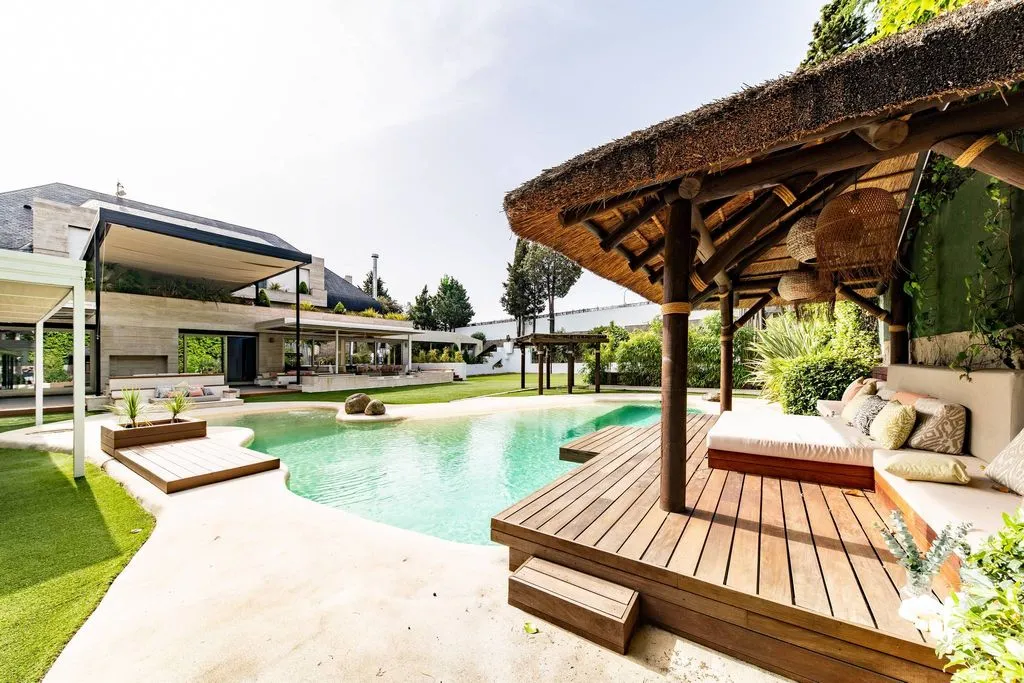 House 1000m² in Portugal, Lisbon. Priced at 6200000€ rent photo-2
