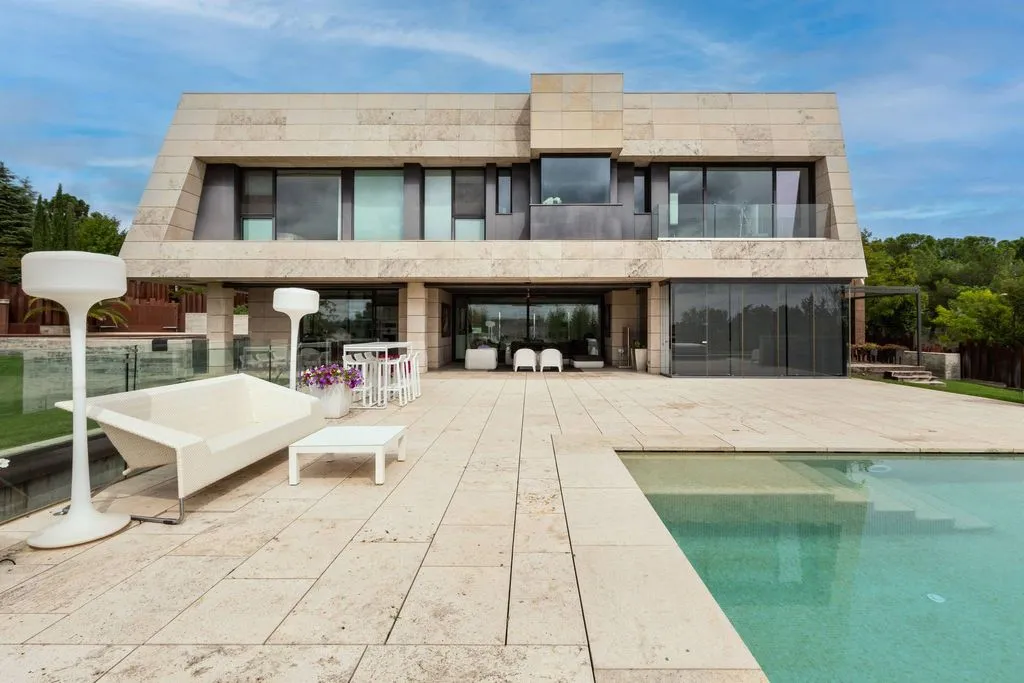 House 1000m² in Portugal, Lisbon. Priced at 10000000€ rent photo-1