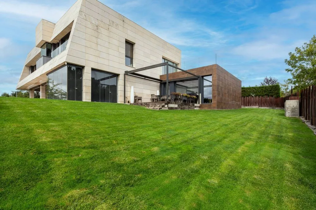 House 1000m² in Portugal, Lisbon. Priced at 10000000€ rent photo-4