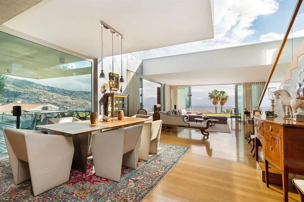 House 858m² in Portugal, Funchal. Priced at 3990000€ rent photo-1
