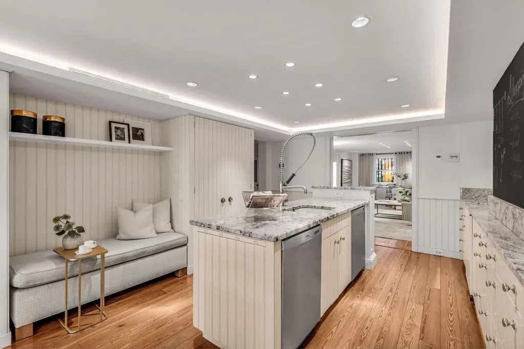 Townhouse 402m² in USA, New York. Priced at 6265800€ rent photo-6