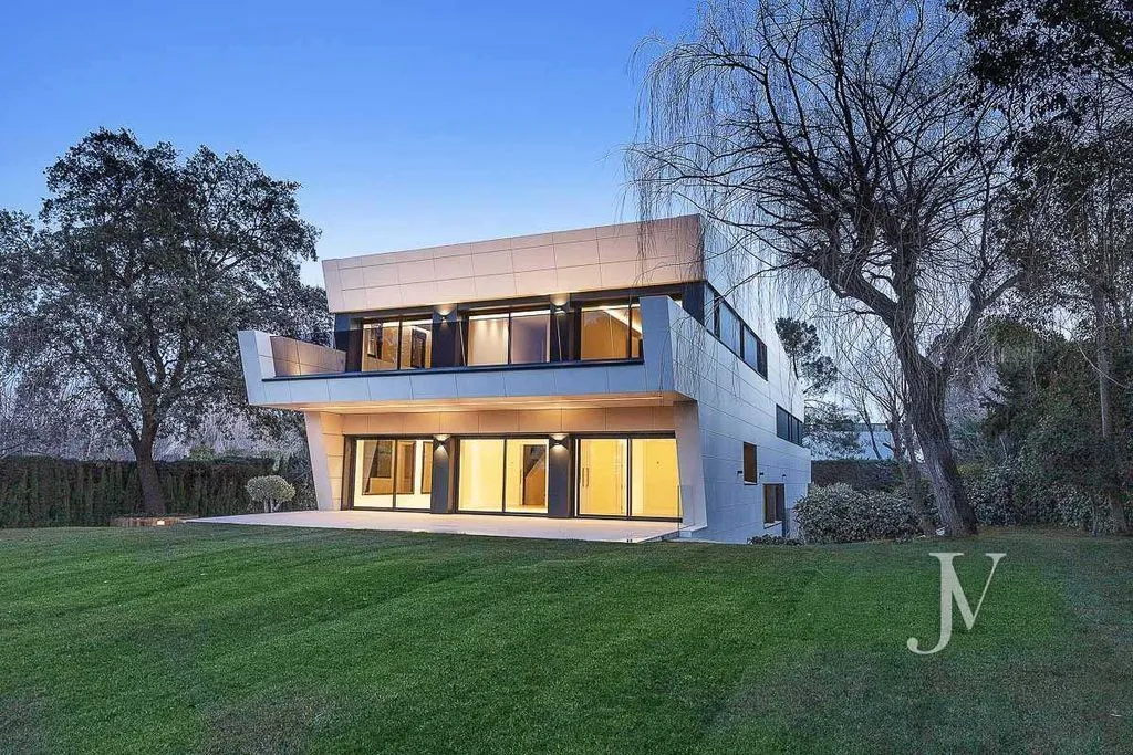 House 930m² in Portugal, Lisbon. Priced at 7250000€ rent photo-1