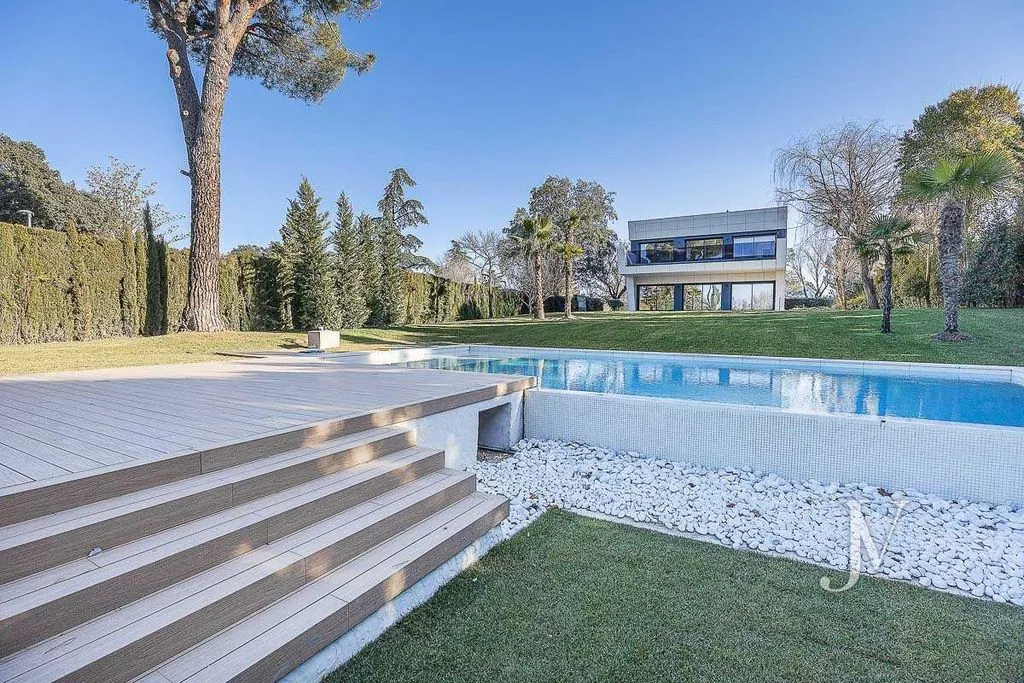 House 930m² in Portugal, Lisbon. Priced at 7250000€ rent photo-3