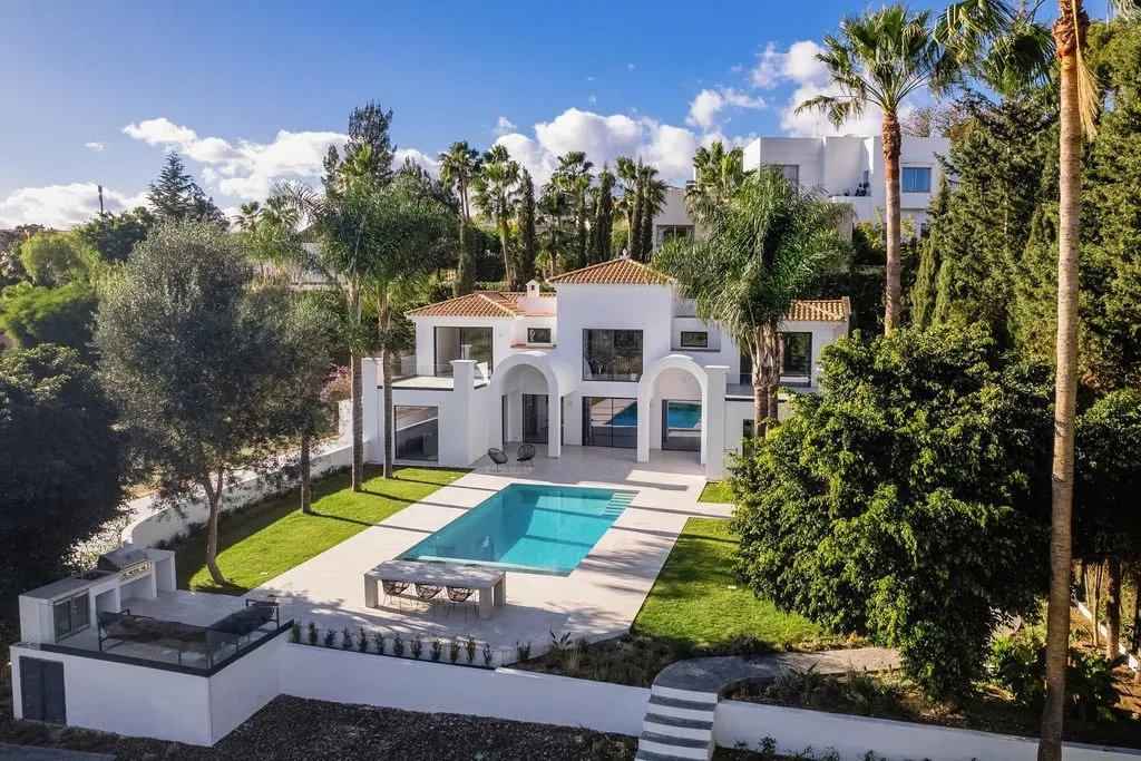 Villa 385m² in Spain, Benaavis. Priced at 2250000€ rent photo-2