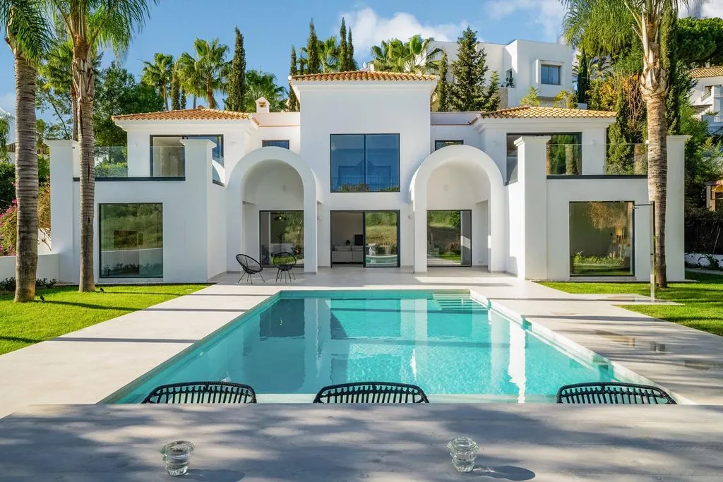 Villa 385m² in Spain, Benaavis. Priced at 2250000€ rent photo-3