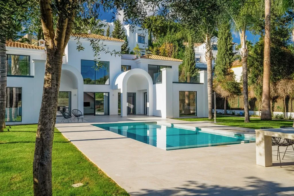 Villa 385m² in Spain, Benaavis. Priced at 2250000€ rent photo-5