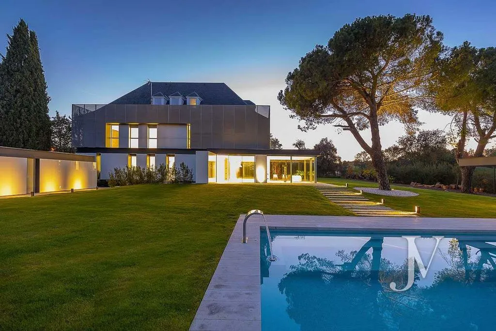 House 631m² in Portugal, Lisbon. Priced at 7975000€ rent photo-1