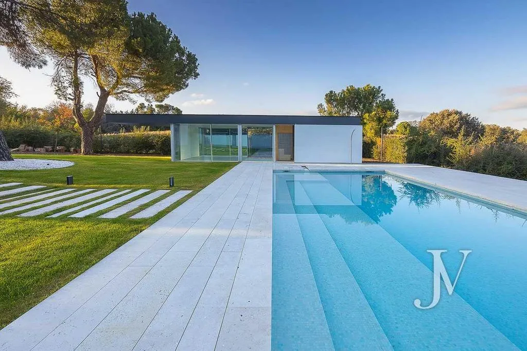 House 631m² in Portugal, Lisbon. Priced at 7975000€ rent photo-2