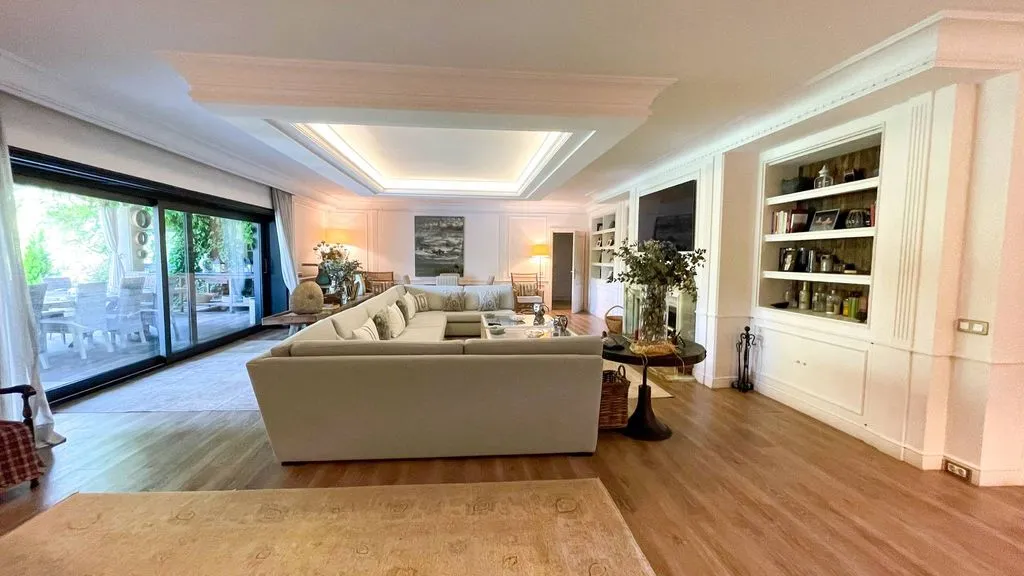 House 1600m² in Portugal, Lisbon. Priced at 5000000€ rent photo-3