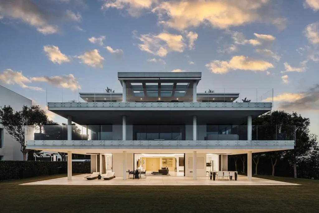 Flat 453m² in USA, Southbury. Priced at 4900000€ rent photo-1