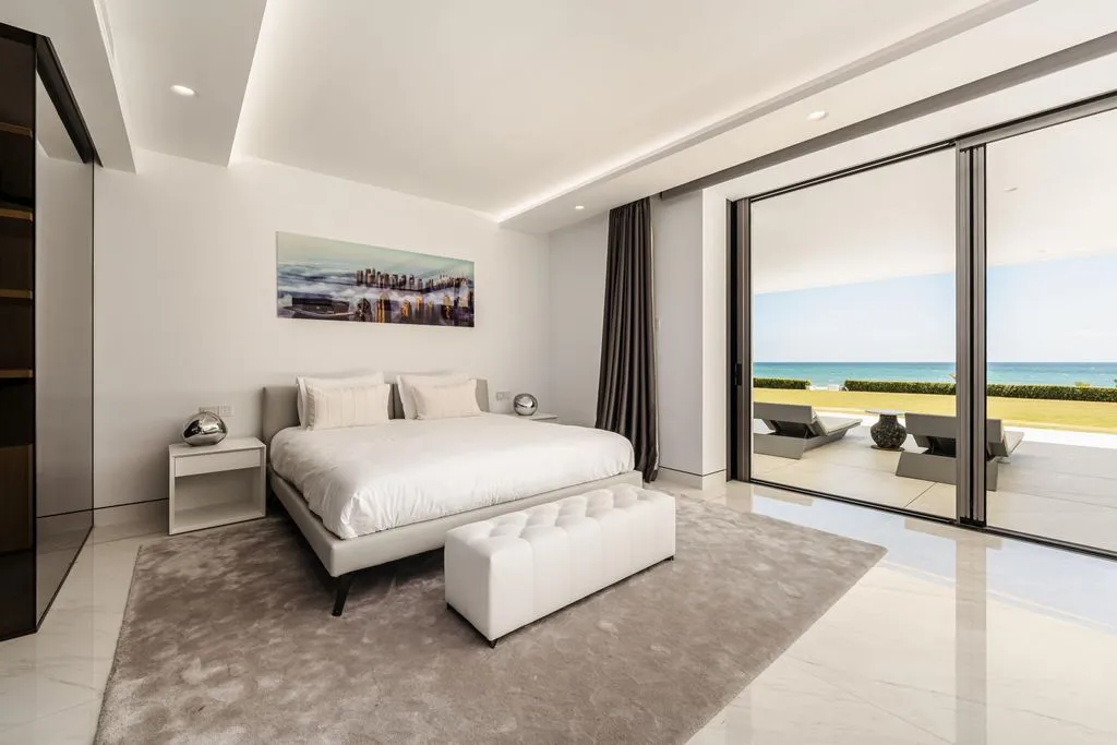 Flat 453m² in USA, Southbury. Priced at 4900000€ rent photo-4