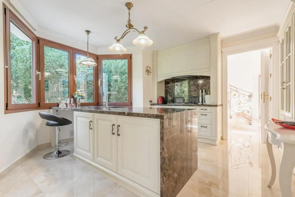Villa 565m² in Portugal, Oeirash. Priced at 2450000€ rent photo-3