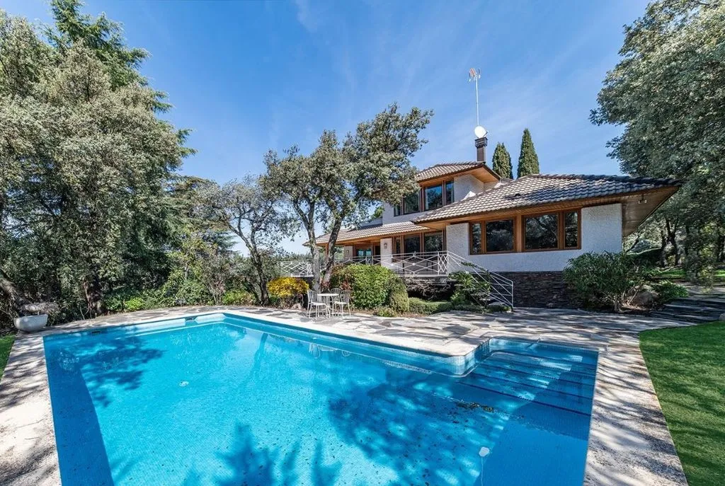 House 707m² in Portugal, Lisbon. Priced at 3195000€ rent photo-3