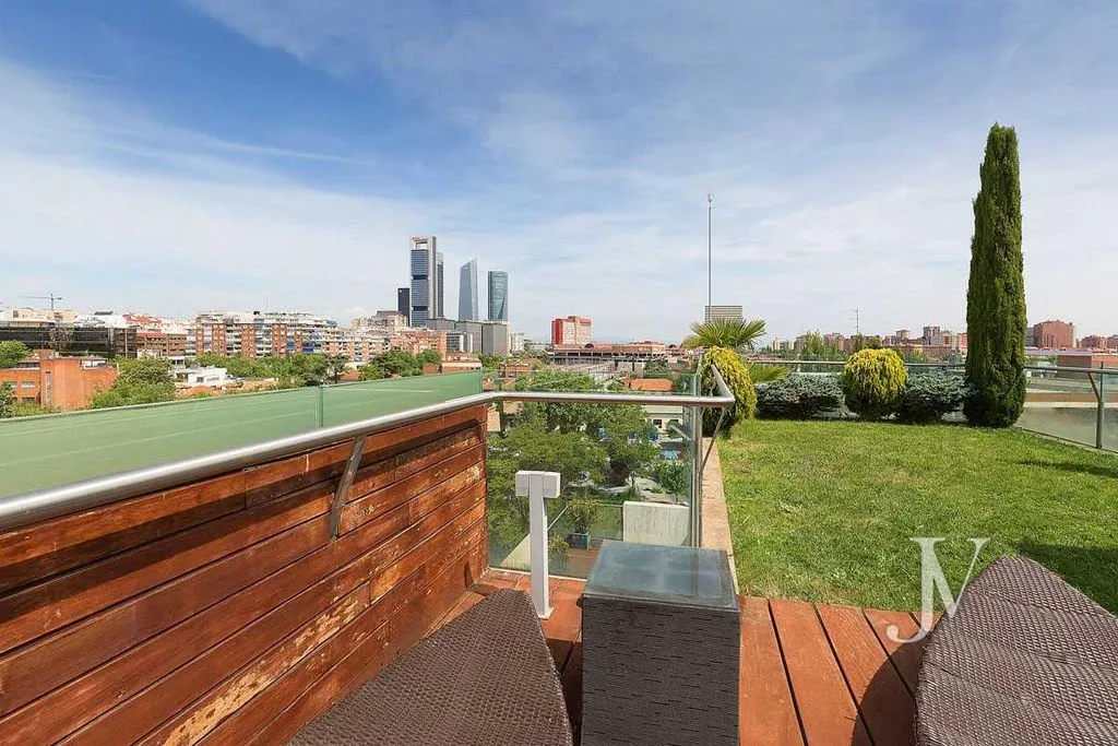 Penthouse 400m² in Portugal, Lisbon. Priced at 3900000€ rent photo-3