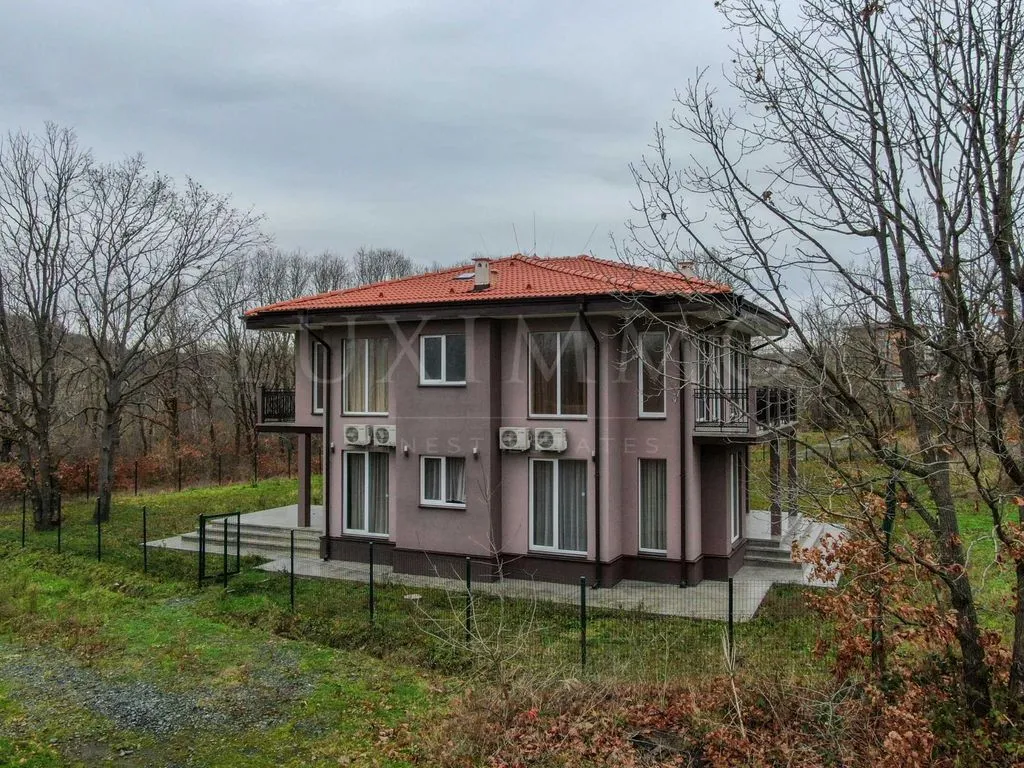 Townhouse 250m² in Bulgaria, Primorsko. Priced at 420000€ rent photo-4