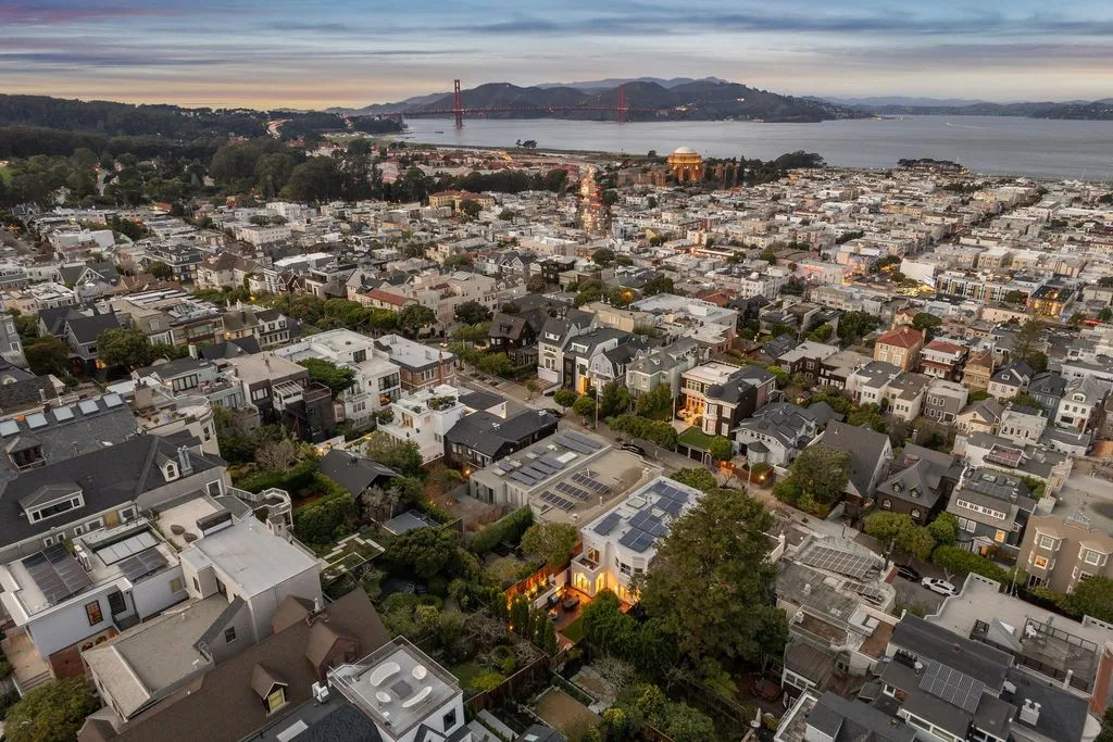 House 377m² in USA, San Francisco. Priced at 7770500€ rent photo-3