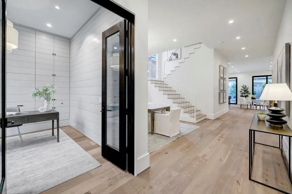 House 360m² in USA, Houston. Priced at 1966600€ rent photo-3