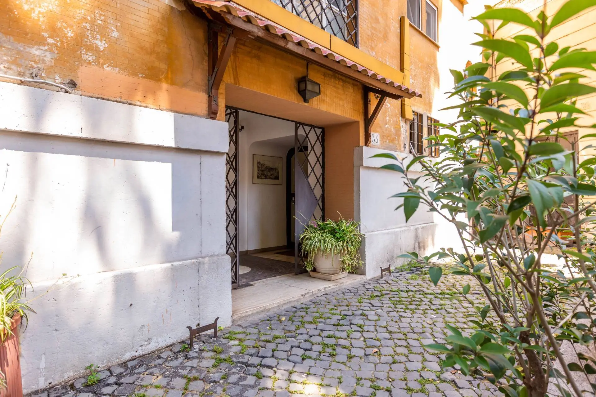 Flat 100m² in Italy, Rome. Priced at 876254£ rent photo-22