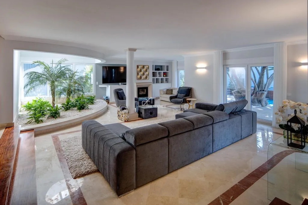 Villa 376m² in Italy, Terney. Priced at 3500000€ rent photo-4