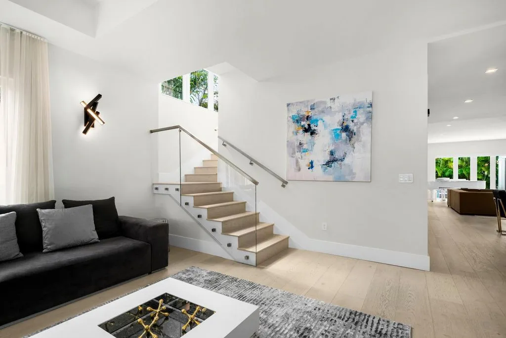 House 374m² in USA, Coral Gables. Priced at 4756500€ rent photo-5