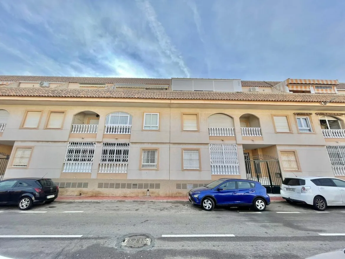 Flat 70m² in Spain, Torrevieja. Priced at 77308£ rent photo-3
