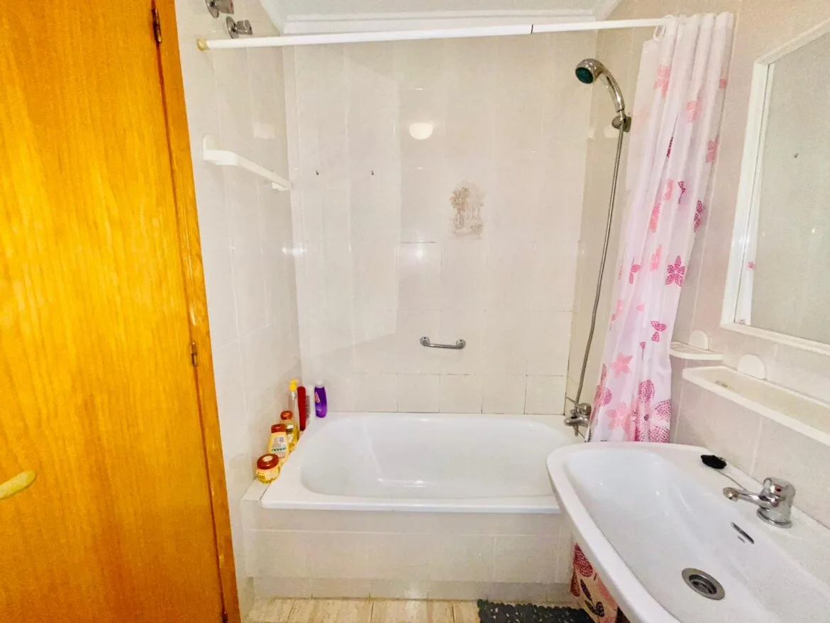 Flat 70m² in Spain, Torrevieja. Priced at 77308£ rent photo-14