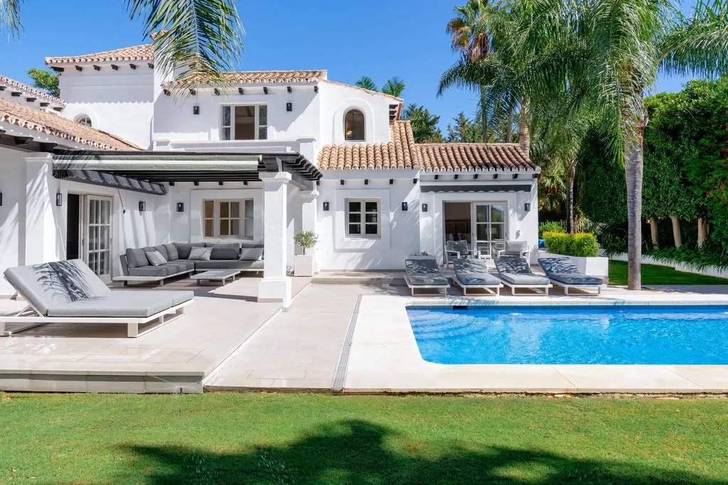 Villa 506m² in Portugal, Oeirash. Priced at 3500000€ rent photo-3