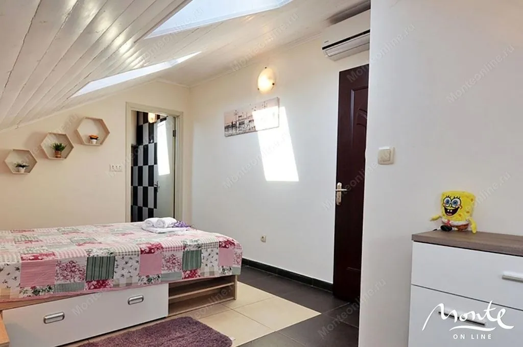 Villa 200m² in Montenegro, Dobrota. Priced at 600000€ rent photo-4