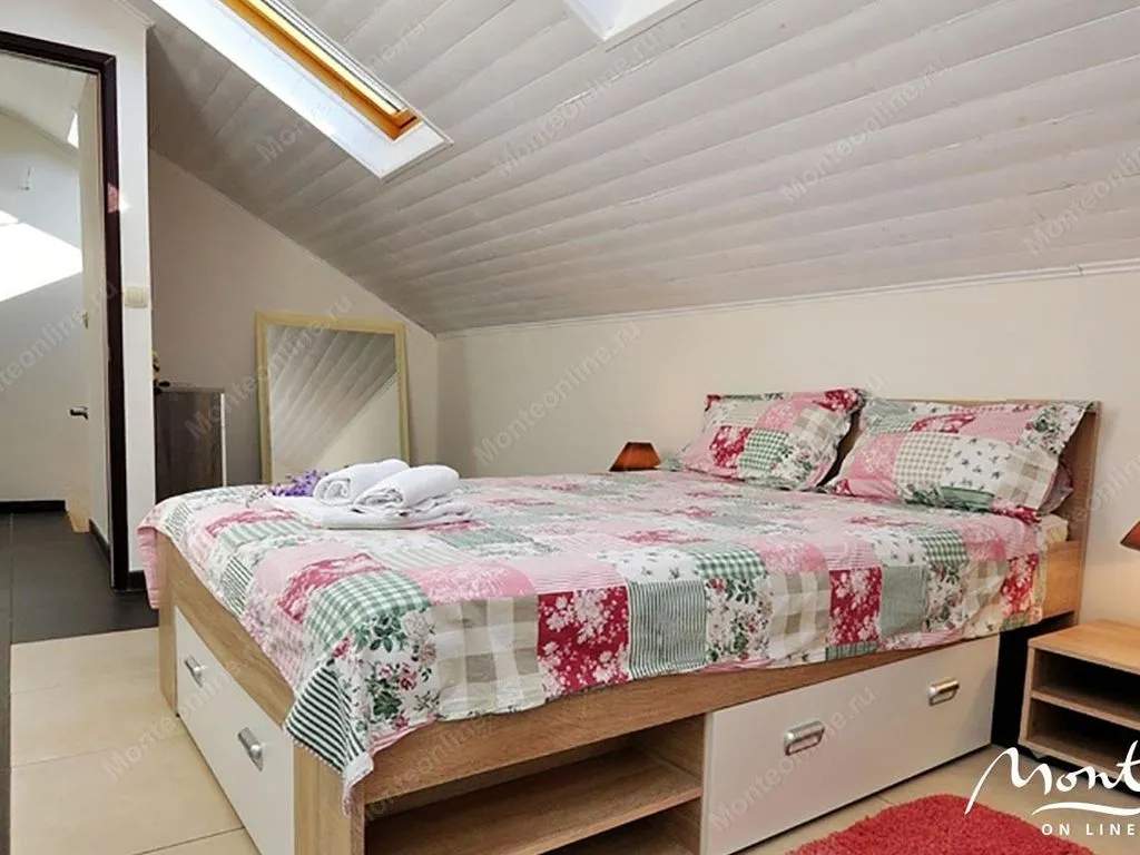 Villa 200m² in Montenegro, Dobrota. Priced at 600000€ rent photo-5