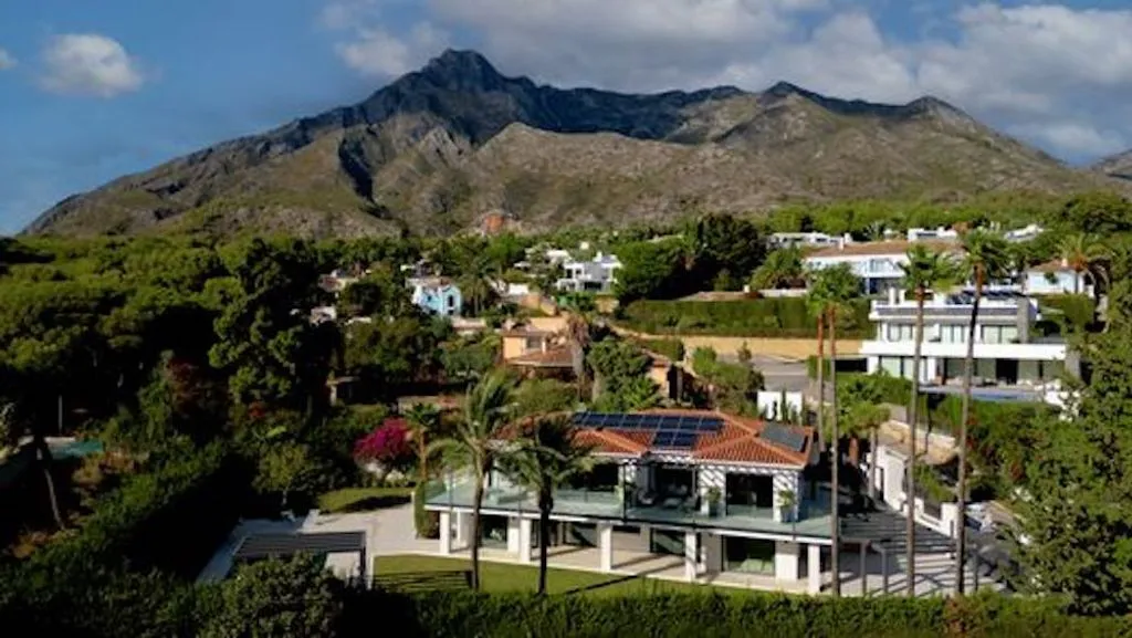 Villa 405m² in Portugal, Oeirash. Priced at 4995000€ rent photo-2