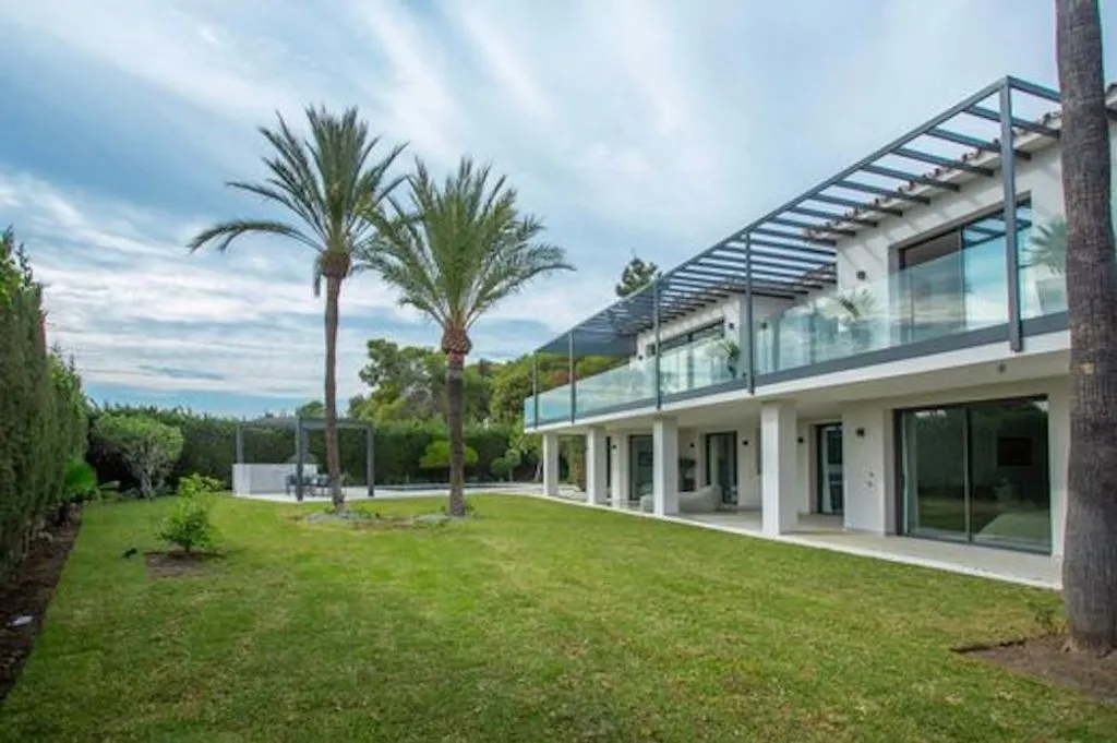 Villa 405m² in Portugal, Oeirash. Priced at 4995000€ rent photo-6
