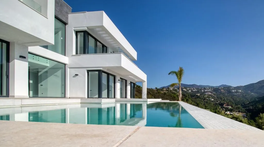 Villa 786m² in Italy, Karimate. Priced at 2450000€ rent photo-2