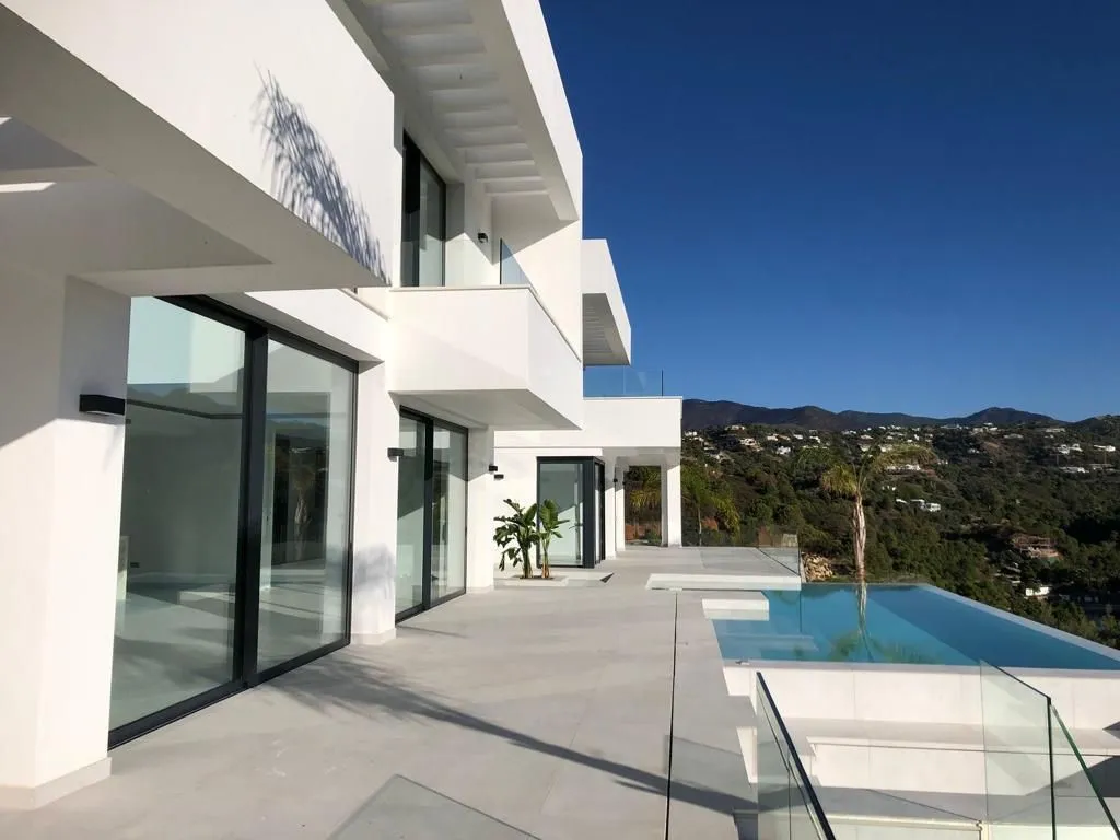 Villa 786m² in Italy, Karimate. Priced at 2450000€ rent photo-6