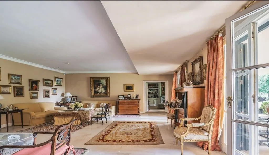 House 650m² in Portugal, Lisbon. Priced at 3900000€ rent photo-2