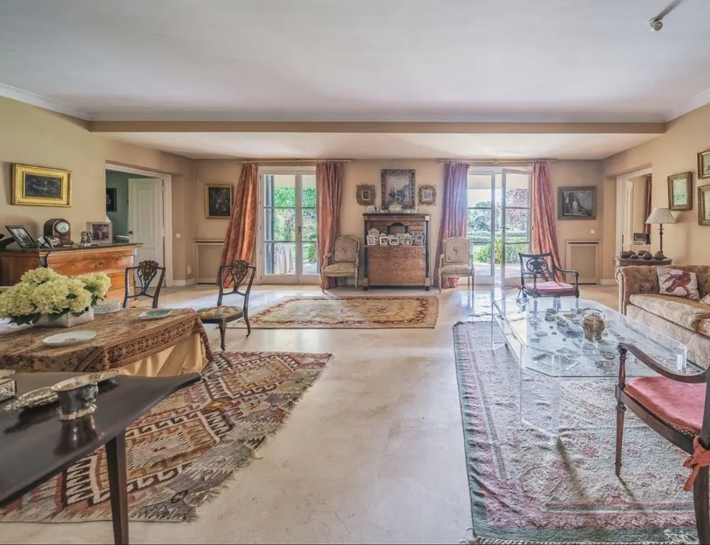 House 650m² in Portugal, Lisbon. Priced at 3900000€ rent photo-3