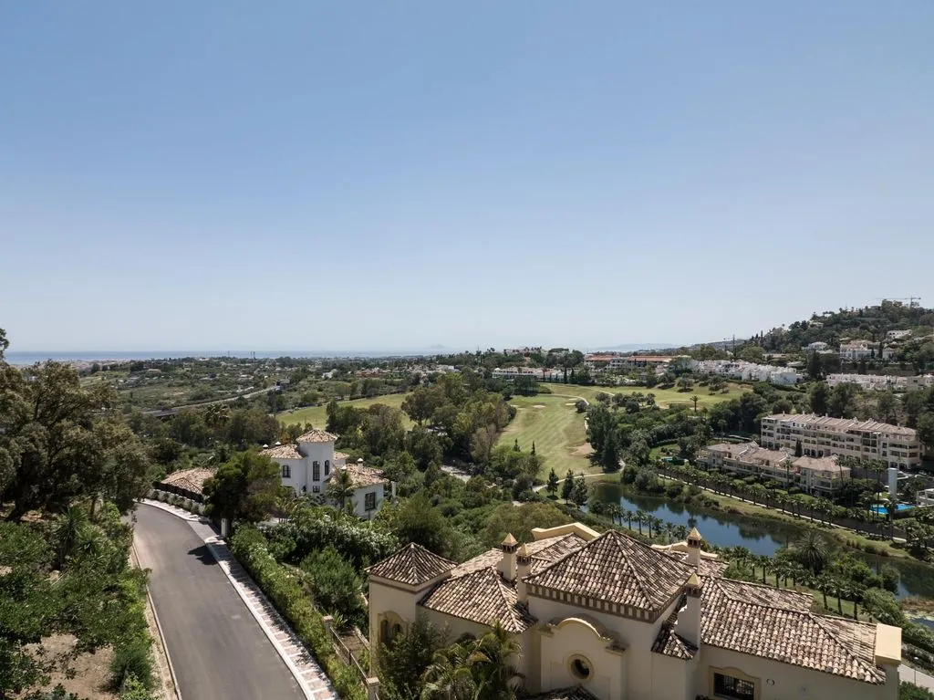 Villa 721m² in Italy, Karimate. Priced at 2850000€ rent photo-3