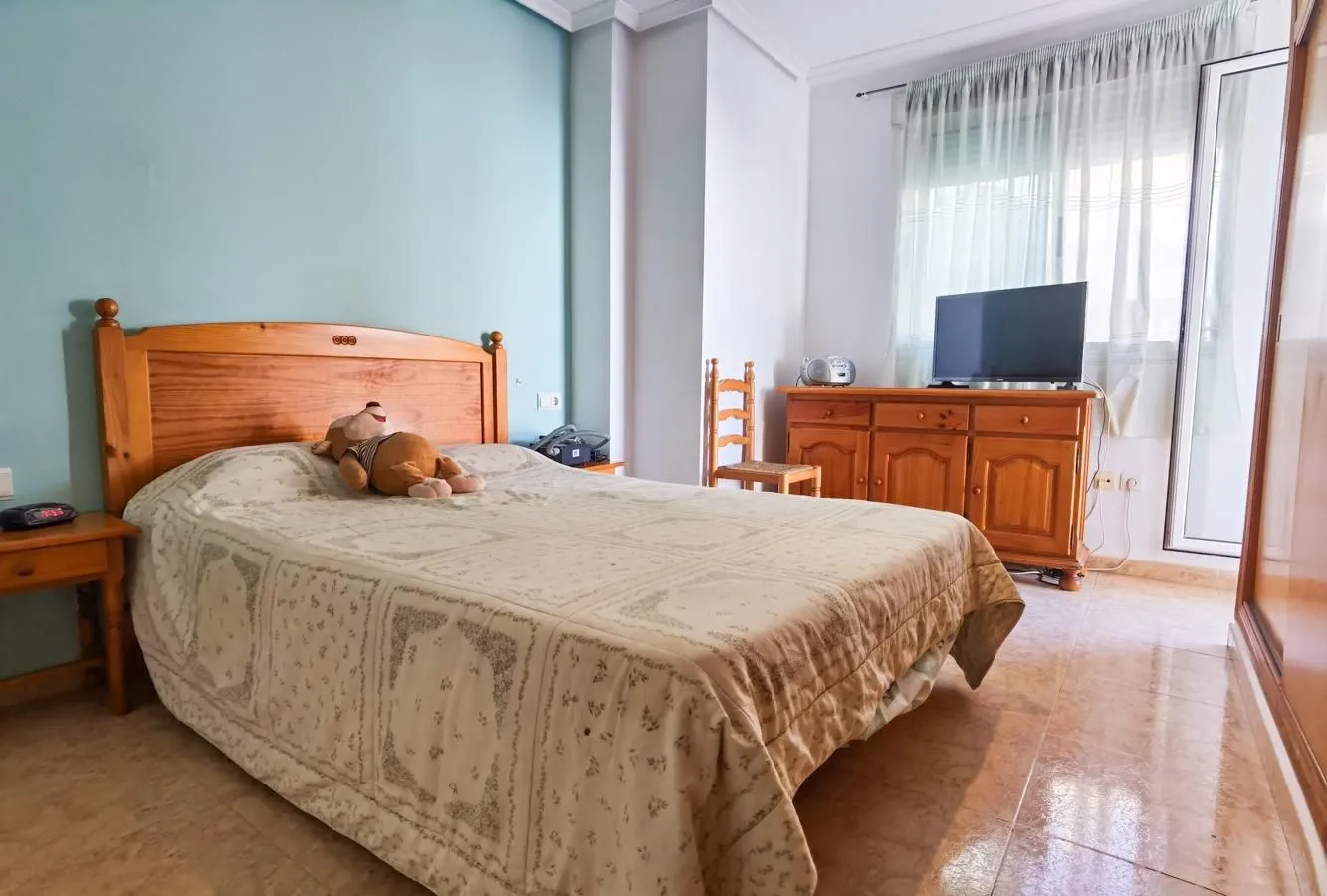 Flat 50m² in Spain, Torrevieja. Priced at 88484£ rent photo-16