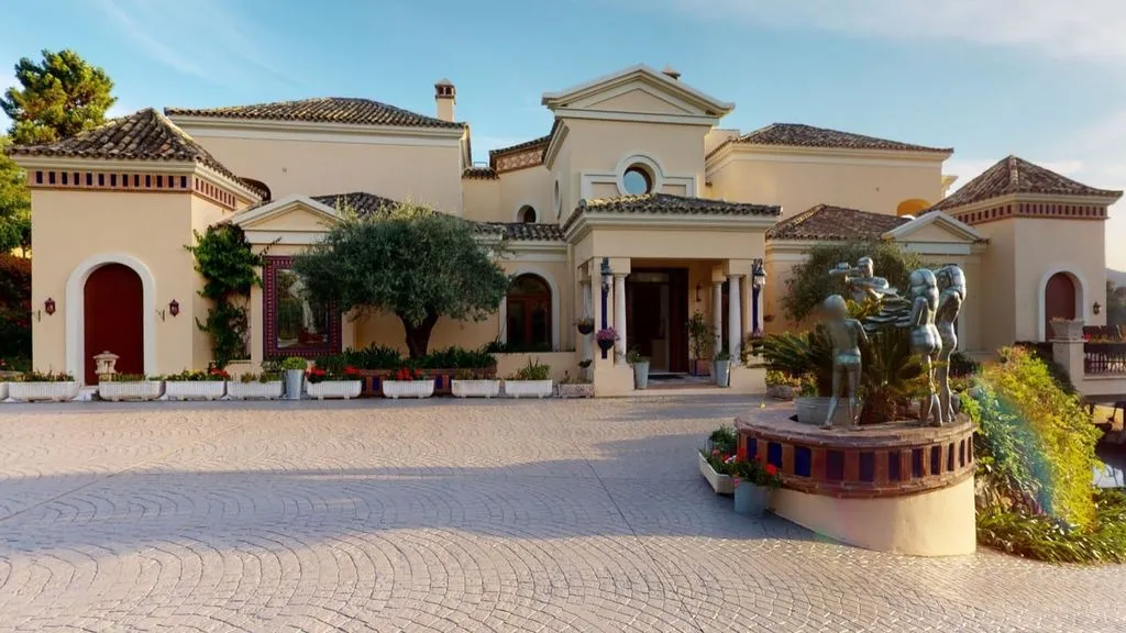 House 2300m² in Italy, Karimate. Priced at 9950000€ rent photo-1