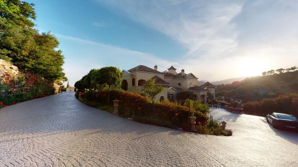 House 2300m² in Italy, Karimate. Priced at 9950000€ rent photo-2