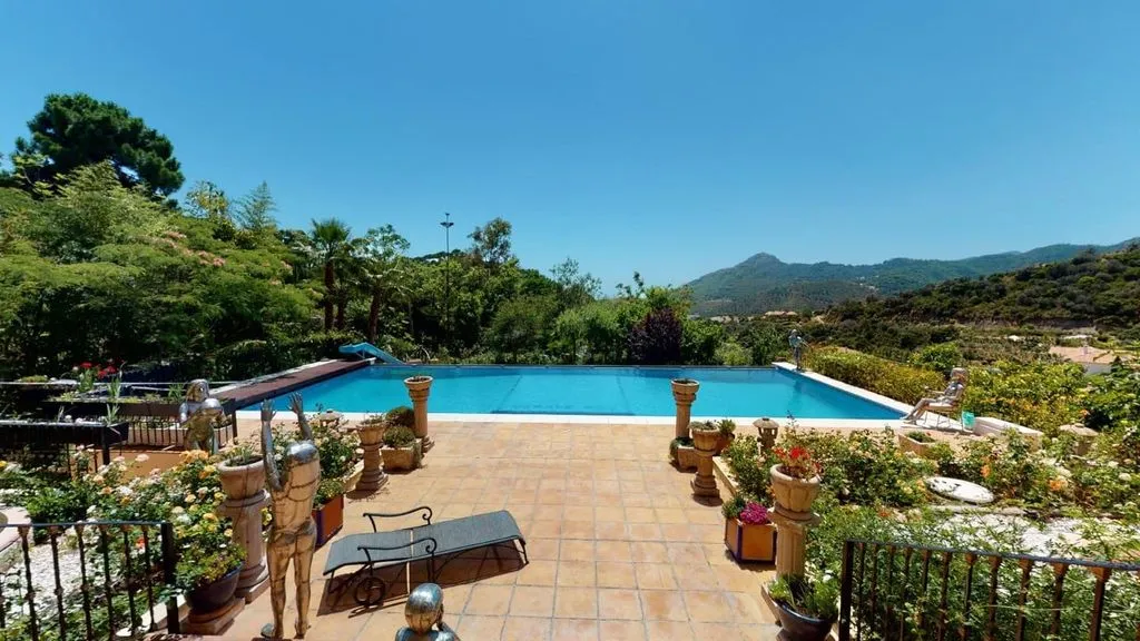 House 2300m² in Italy, Karimate. Priced at 9950000€ rent photo-4