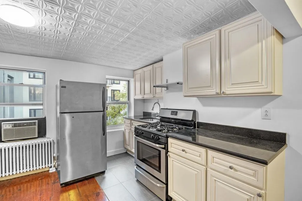 Townhouse 233m² in USA, Brooklyn. Priced at 1797400€ rent photo-4