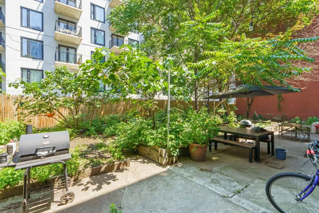 Townhouse 233m² in USA, Brooklyn. Priced at 1797400€ rent photo-6