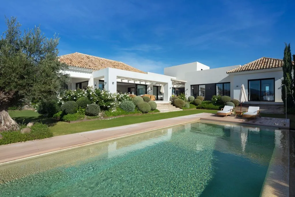 Villa 581m² in Portugal, Oeirash. Priced at 4295000€ rent photo-2