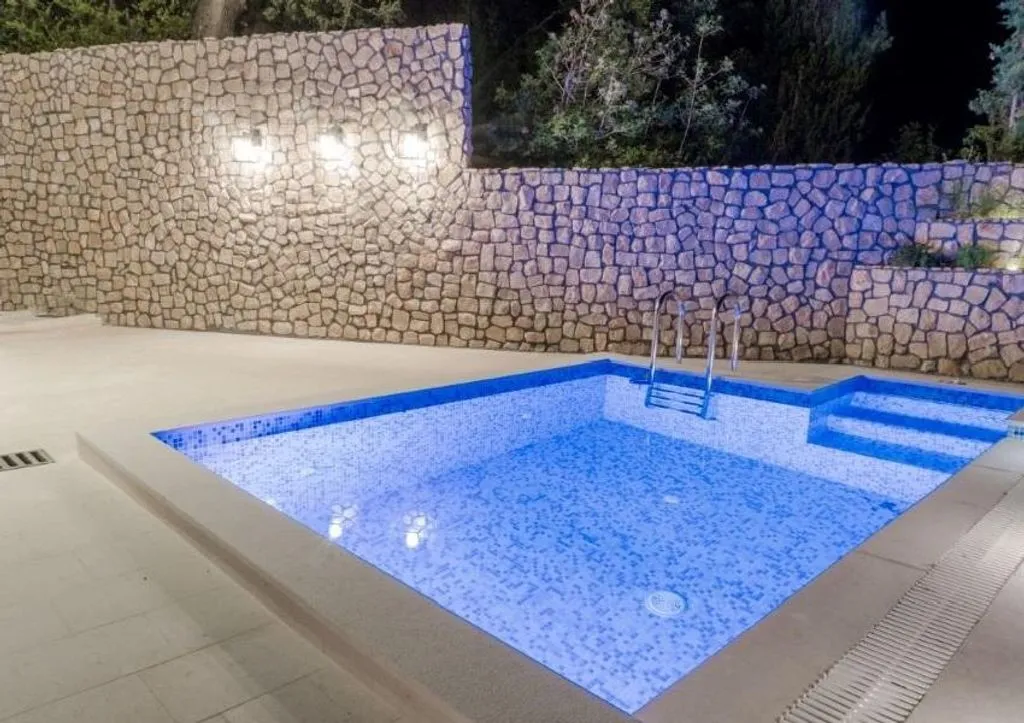 House 285m² in Montenegro, Budva. Priced at 1150000€ rent photo-6